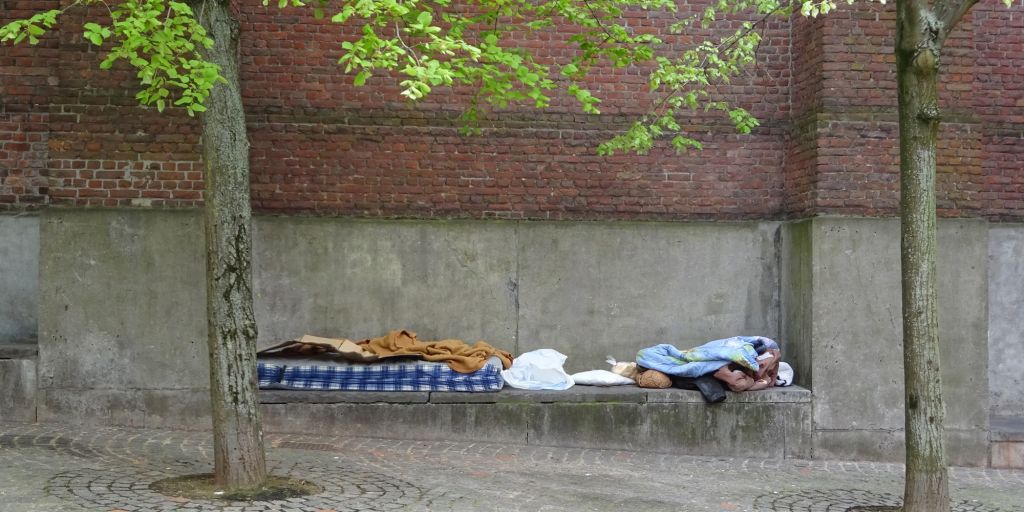 Matras tussen twee bomen